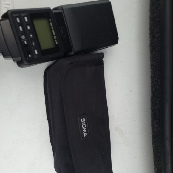 Sigma EF-350 DG Super Speedlight - Picture 2 of 5